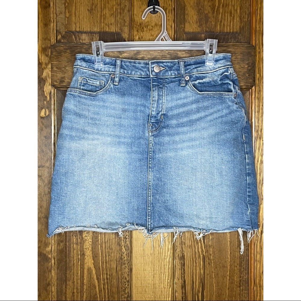 Old Navy denim skirt women size 8. Great condition